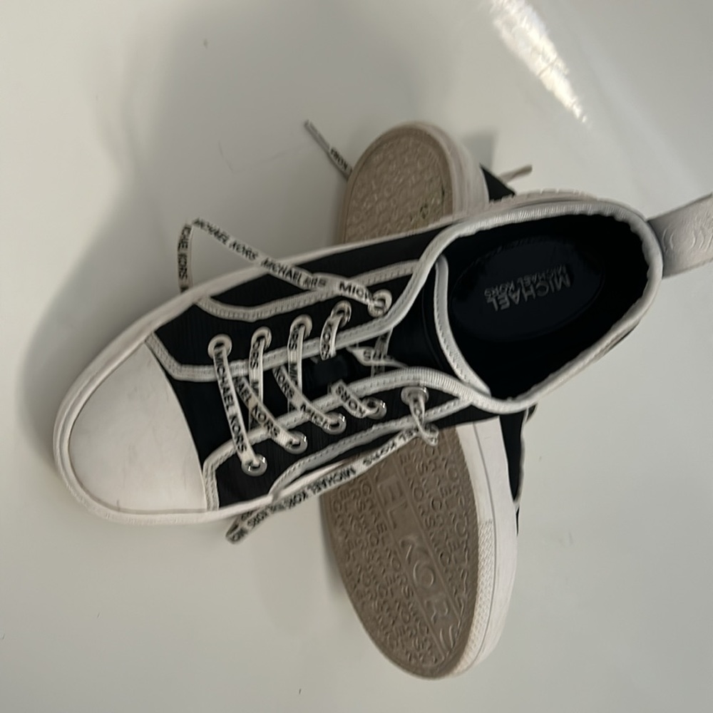 SIZE 9 Michael Kors, Evy Lace Up Running Shoes